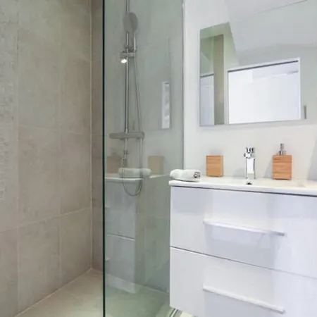 Gilly 4 - Exceptional 2beds, Sea View, Modern,a/c, Old Town * Niza