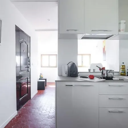 Gilly 4 - Exceptional 2beds, Sea View, Modern,a/c, Old Town דירה