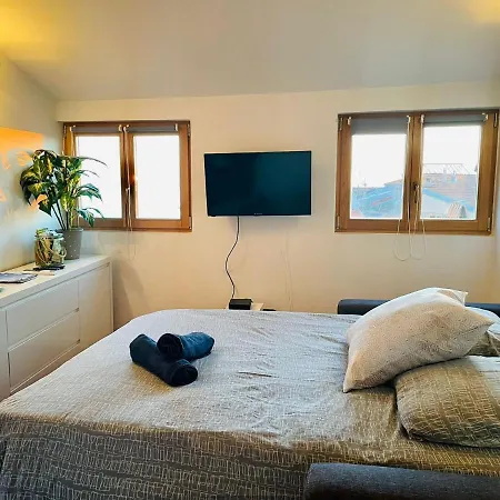 Gilly 4 - Exceptional 2beds, Sea View, Modern,a/c, Old Town דירה *