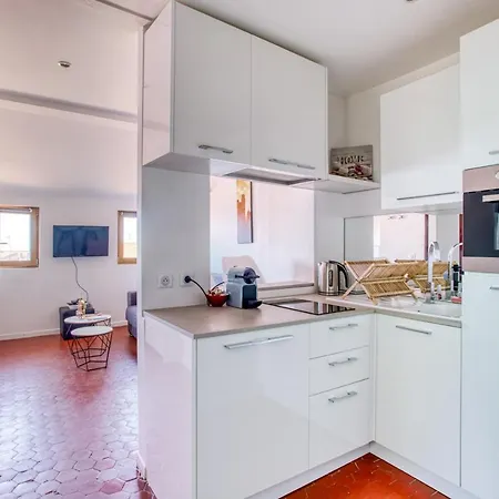 Gilly 4 - Exceptional 2beds, Sea View, Modern,a/c, Old Town *