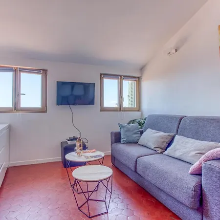 Gilly 4 - Exceptional 2beds, Sea View, Modern,a/c, Old Town דירה