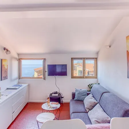 Gilly 4 - Exceptional 2beds, Sea View, Modern,a/c, Old Town ניס